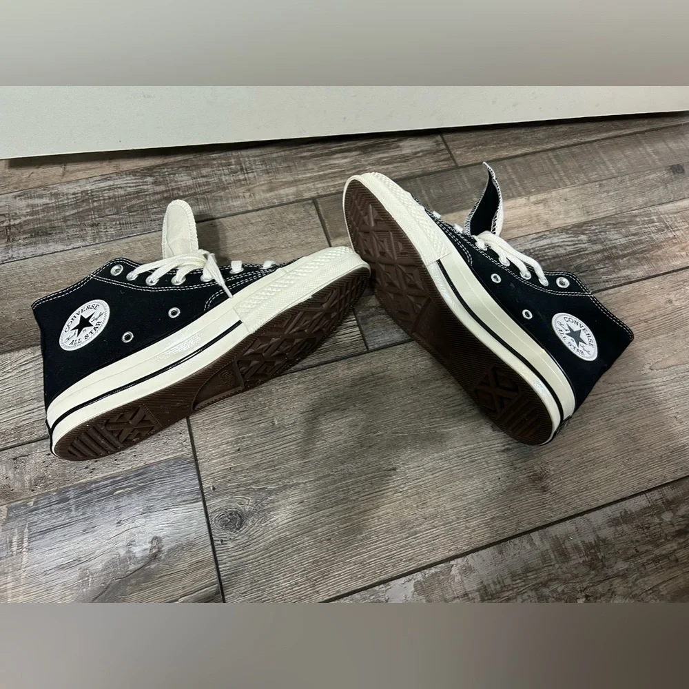 ⛳️ Top Golf Limited Edition Chuck Taylor Hi Top Converse Black & White